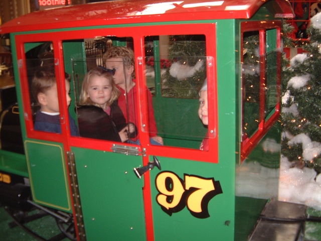 2004-12-01 Vale Kyla Mall 02.jpg